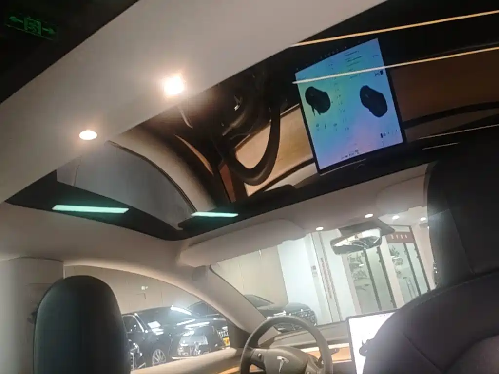 Tesla Model 3 — фото 18