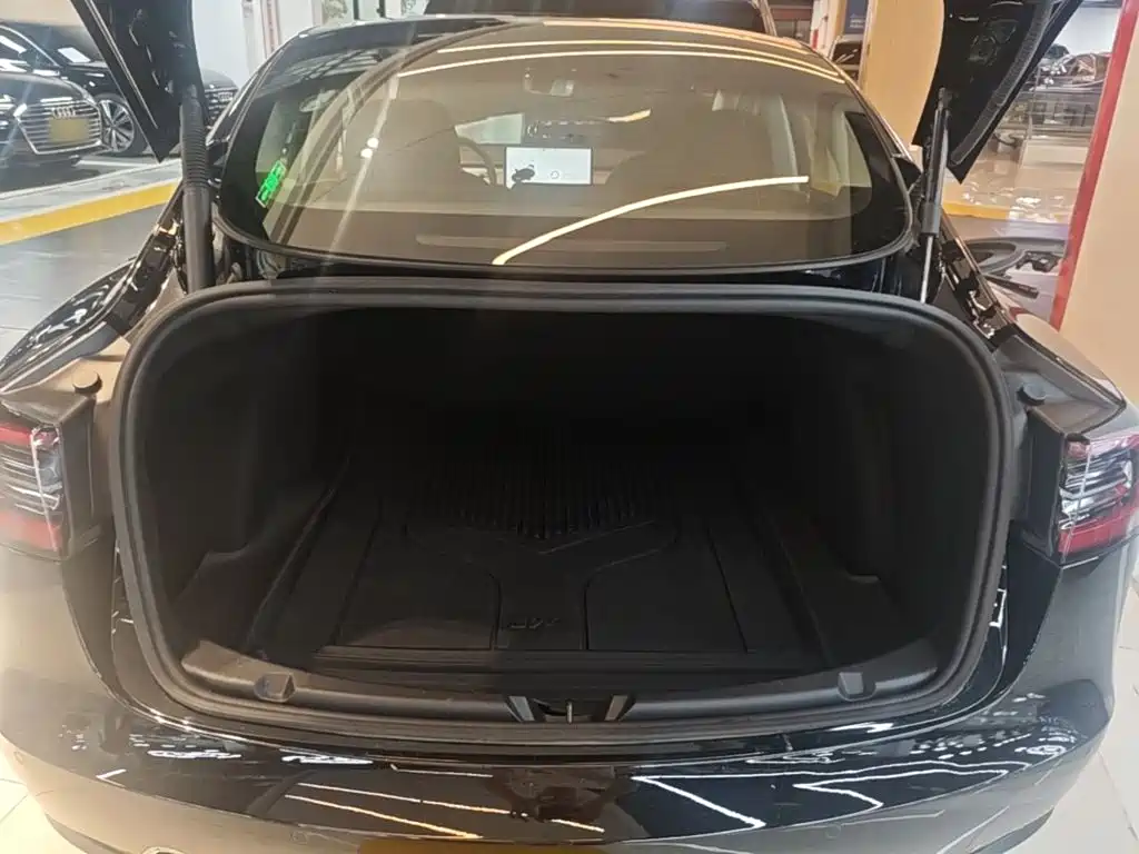Tesla Model 3 — фото 19