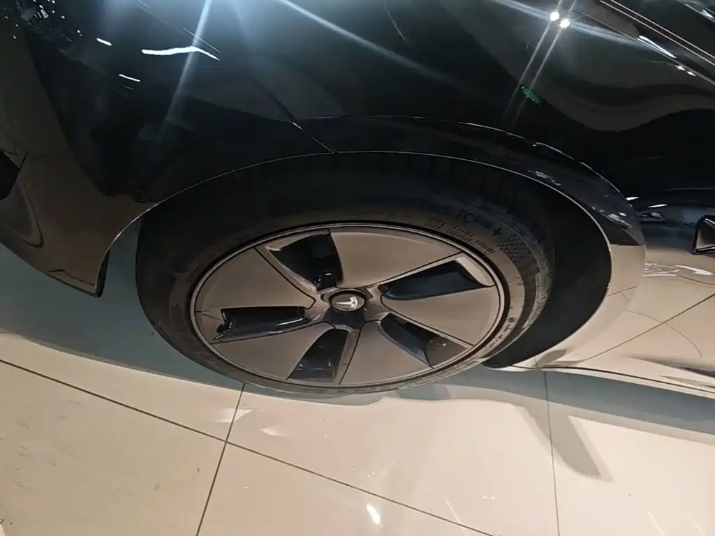 Tesla Model 3 — фото 23