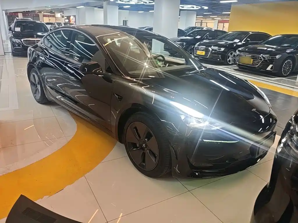 Tesla Model 3 — фото 4