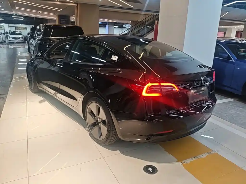 Tesla Model 3 — фото 5