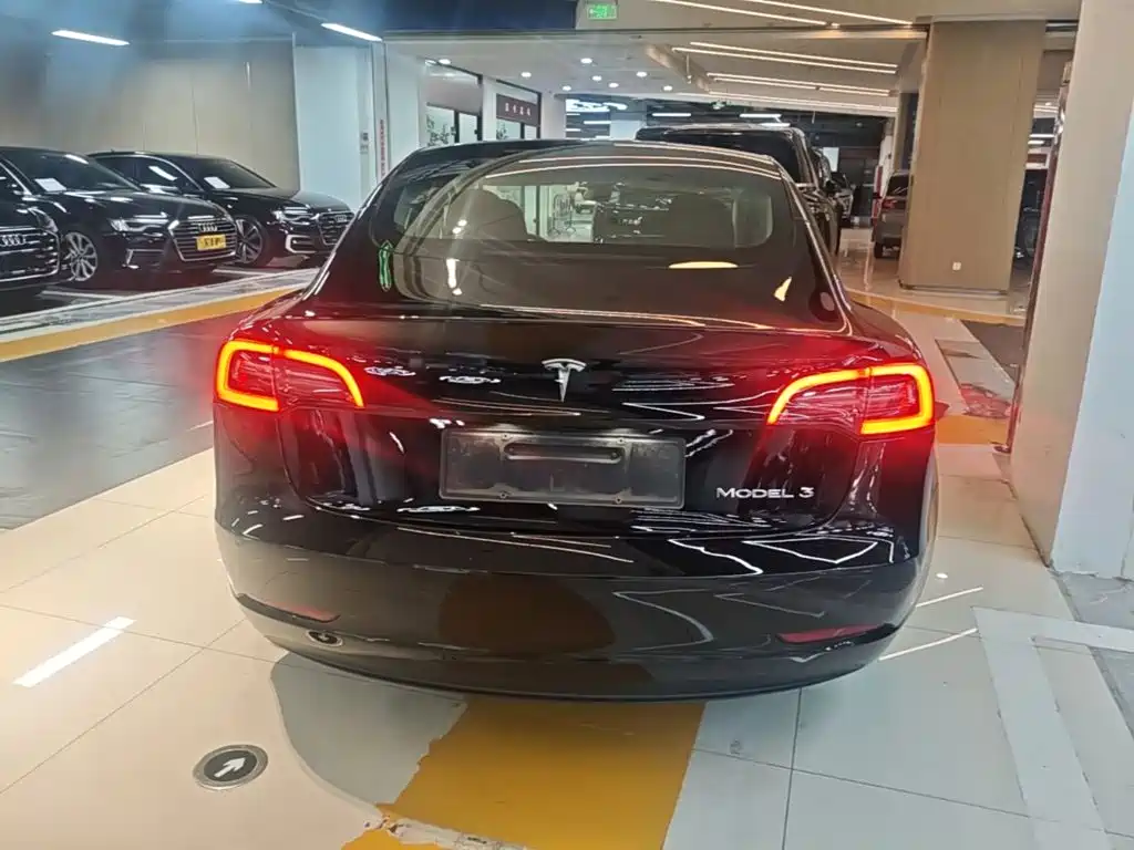 Tesla Model 3 — фото 6