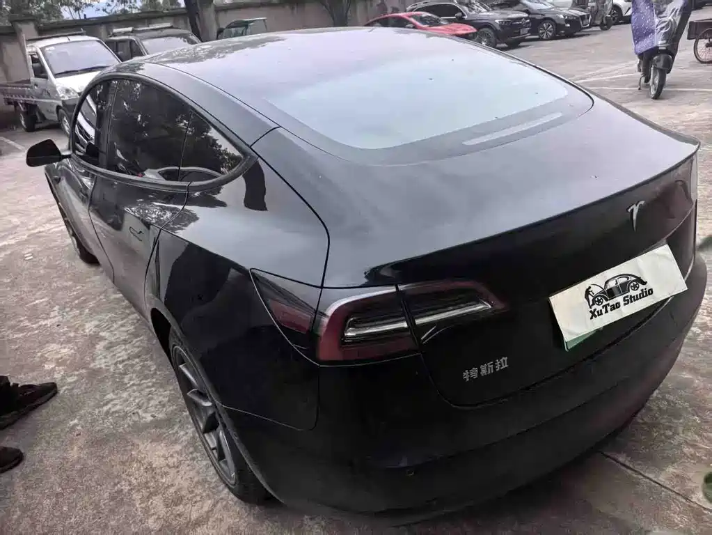 Tesla Model 3 — фото 4