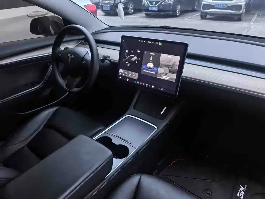 Tesla Model 3 — фото 7