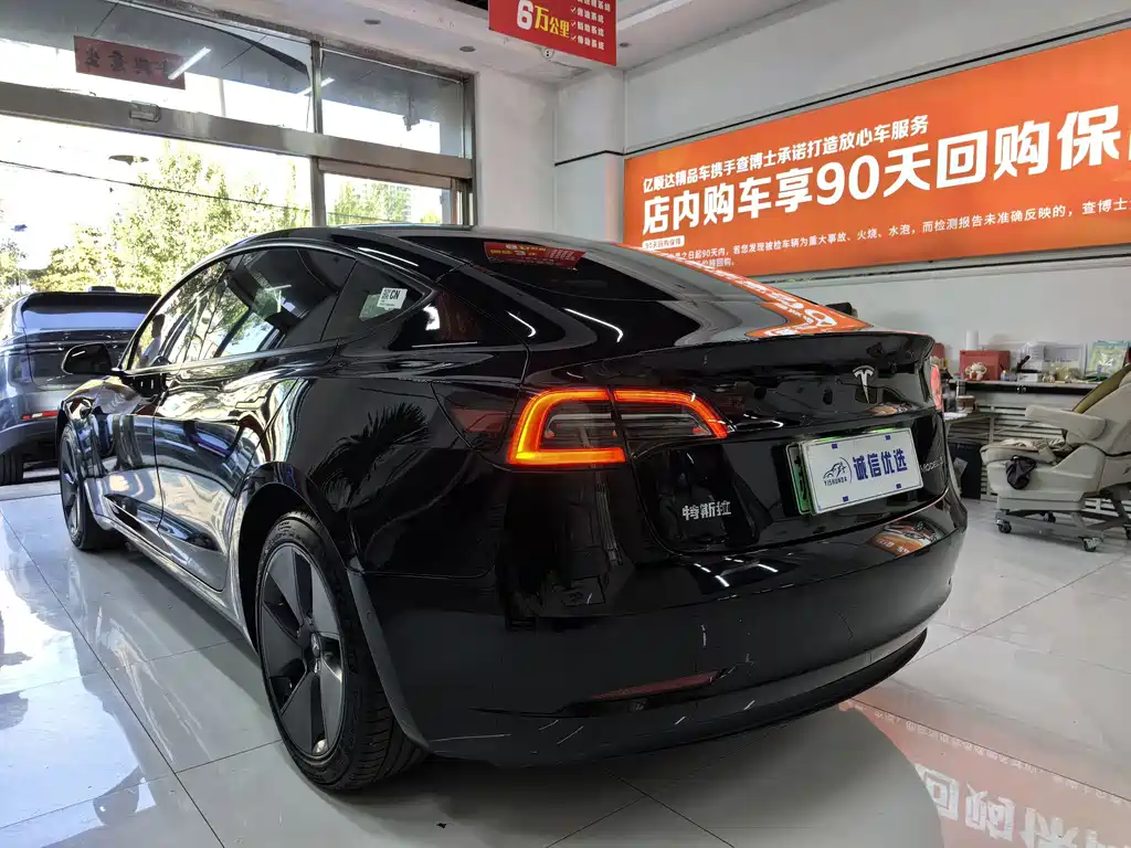 Tesla Model 3 — фото 11