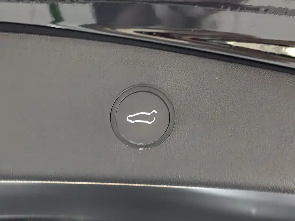Tesla Model 3 — фото 13