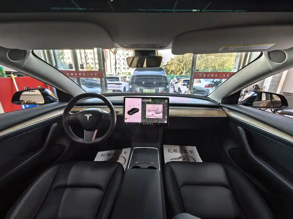 Tesla Model 3 — фото 6