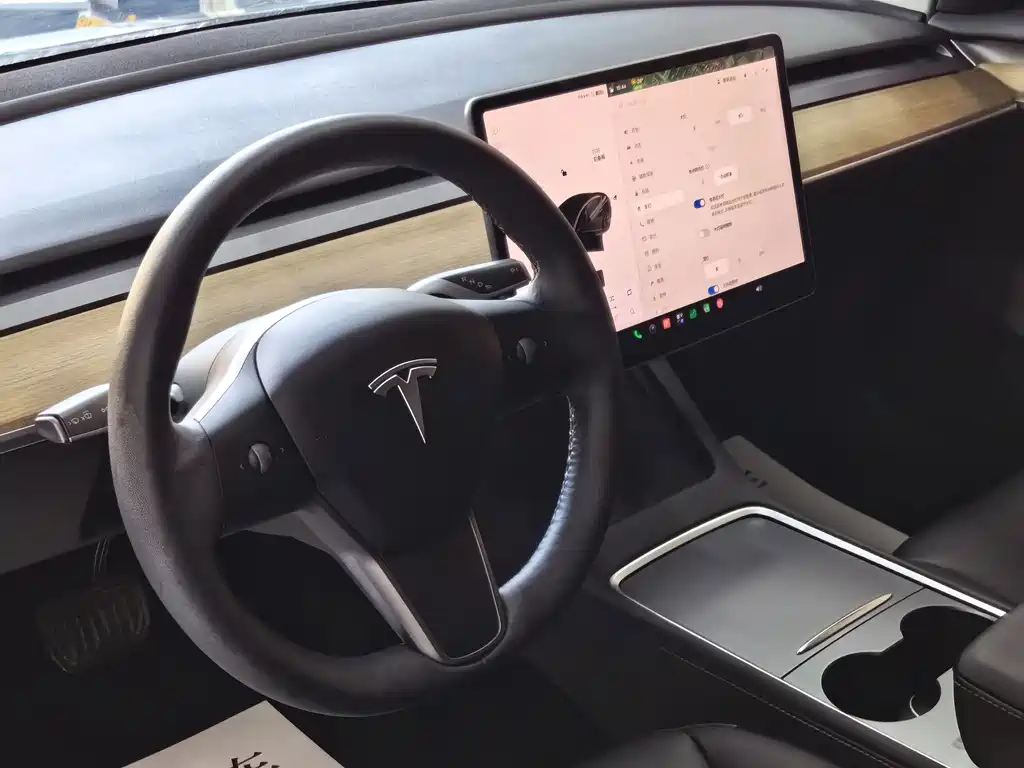 Tesla Model 3 — фото 9