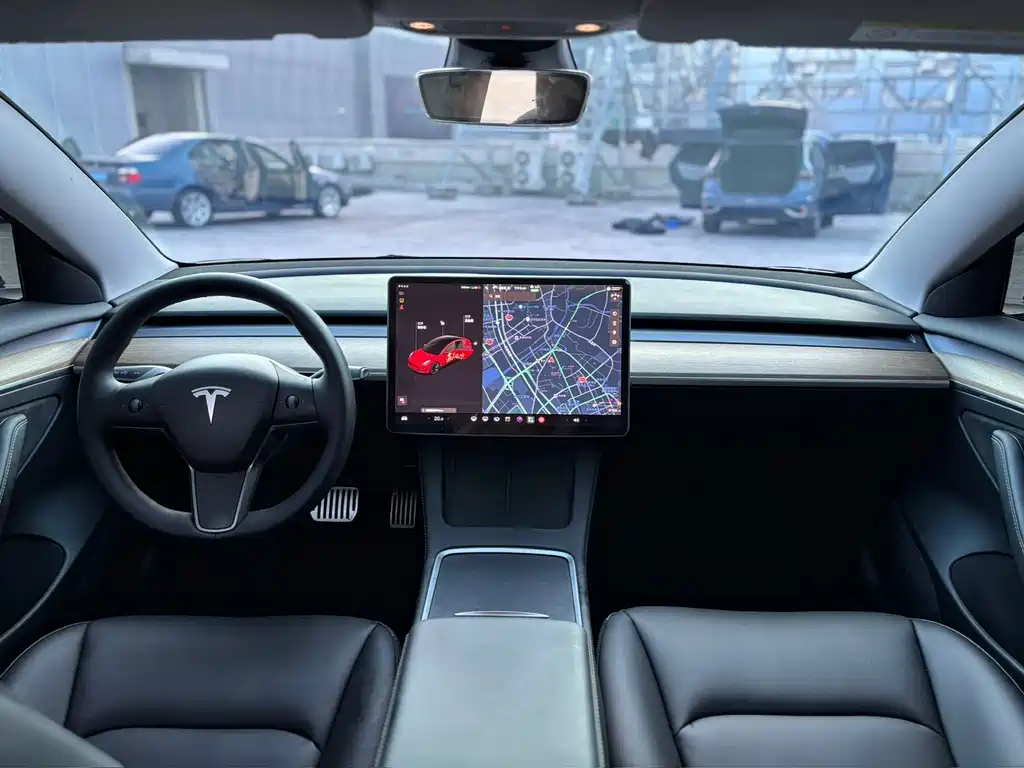 Tesla Model 3 — фото 5