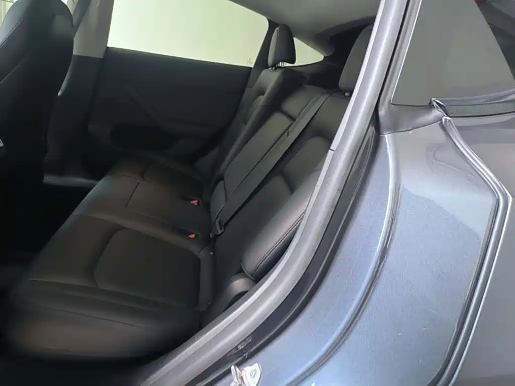 Tesla Model Y — фото 17
