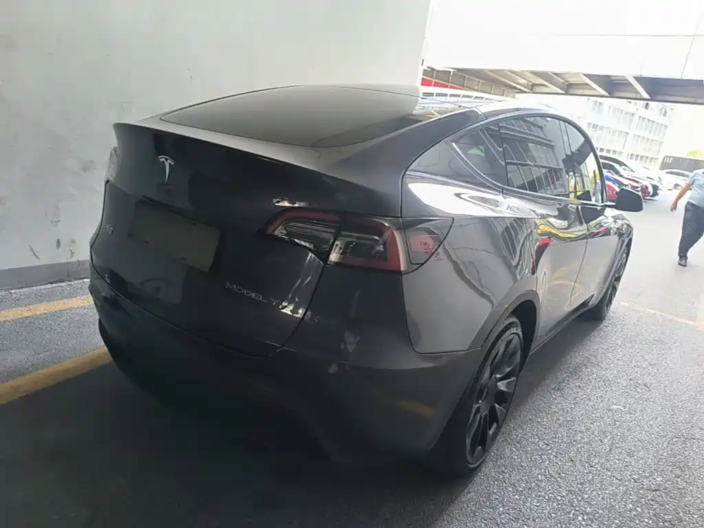 Tesla Model Y — фото 7