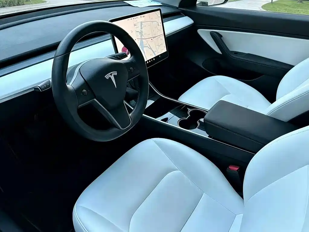 Tesla Model 3 — фото 4