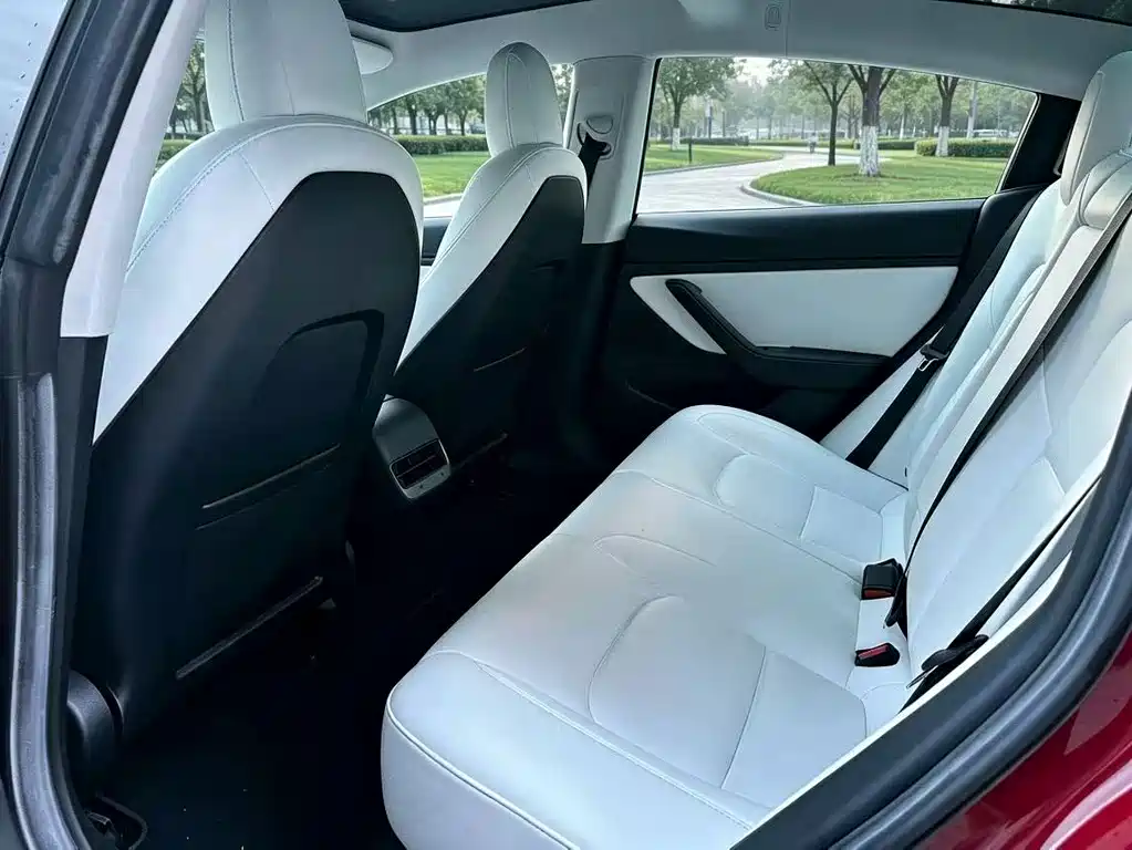 Tesla Model 3 — фото 6