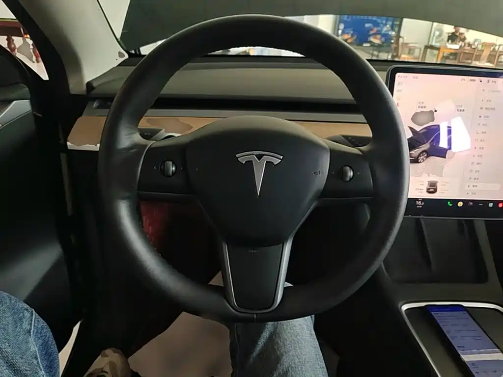 Tesla Model Y — фото 11