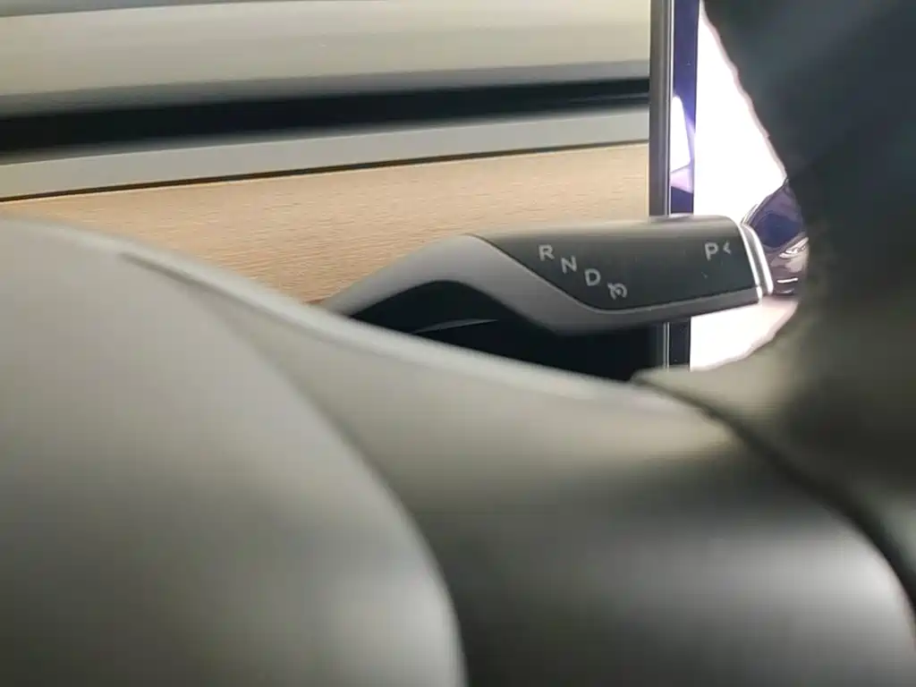 Tesla Model Y — фото 14