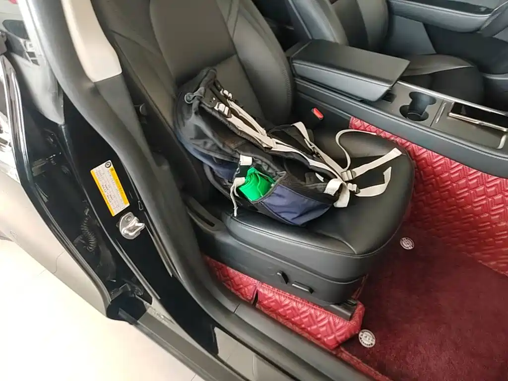 Tesla Model Y — фото 25