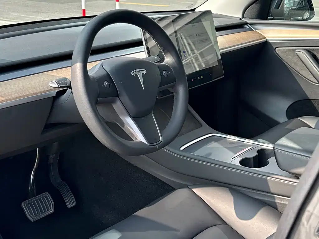 Tesla Model 3 — фото 5