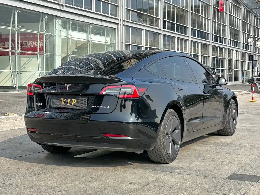 Tesla Model 3 — фото 10
