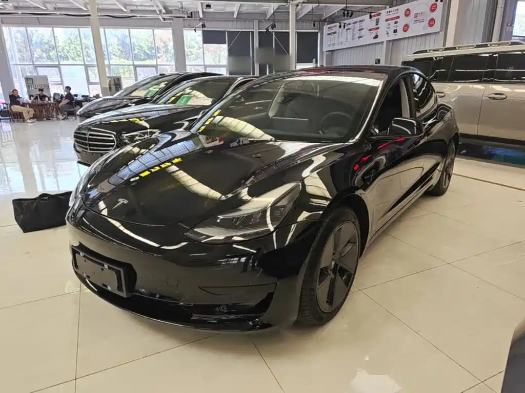 Tesla Model 3 — фото 2