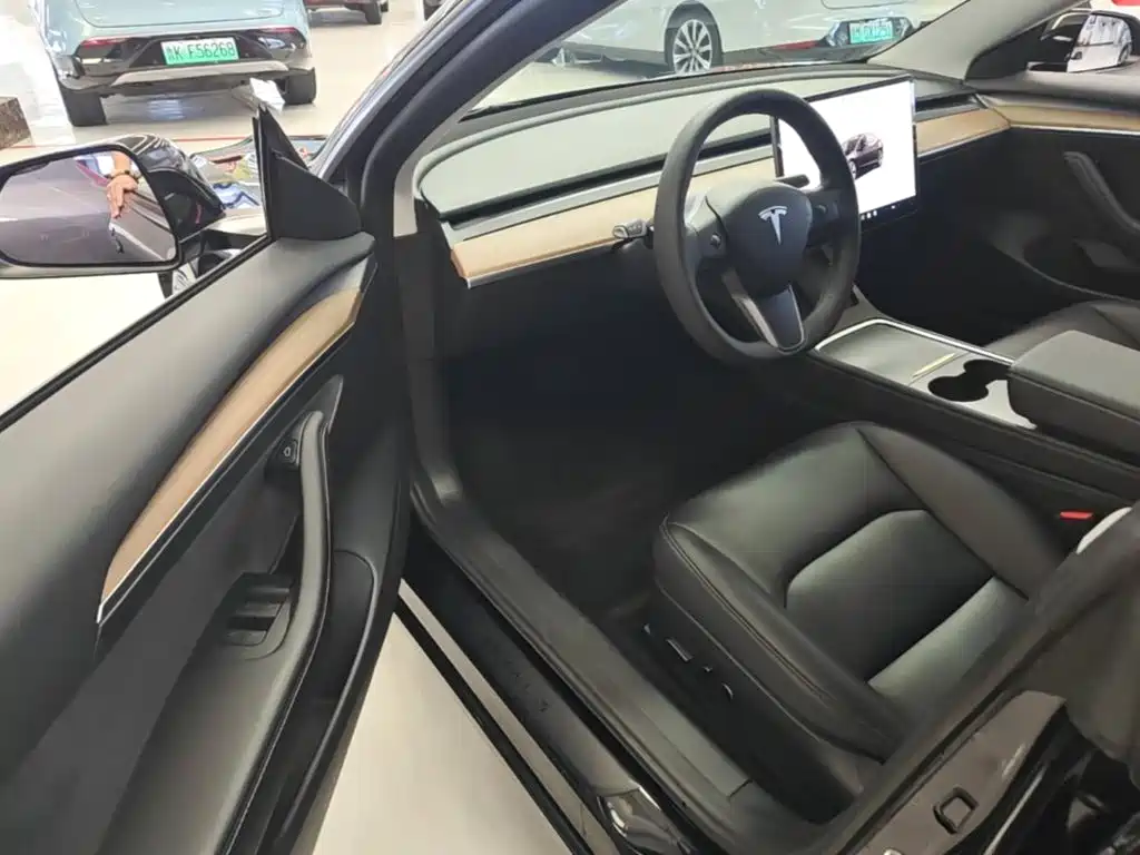 Tesla Model 3 — фото 15