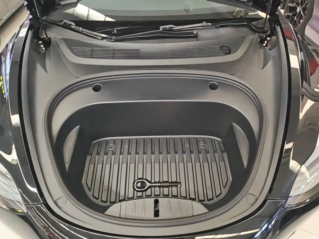 Tesla Model 3 — фото 20