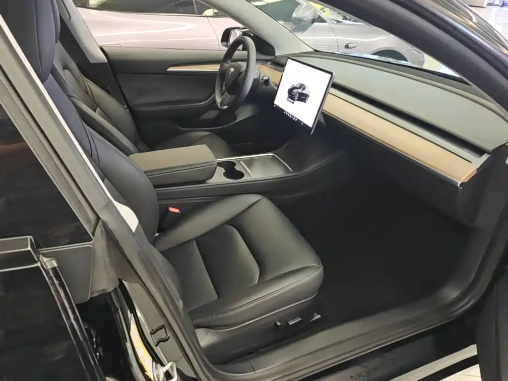 Tesla Model 3 — фото 25