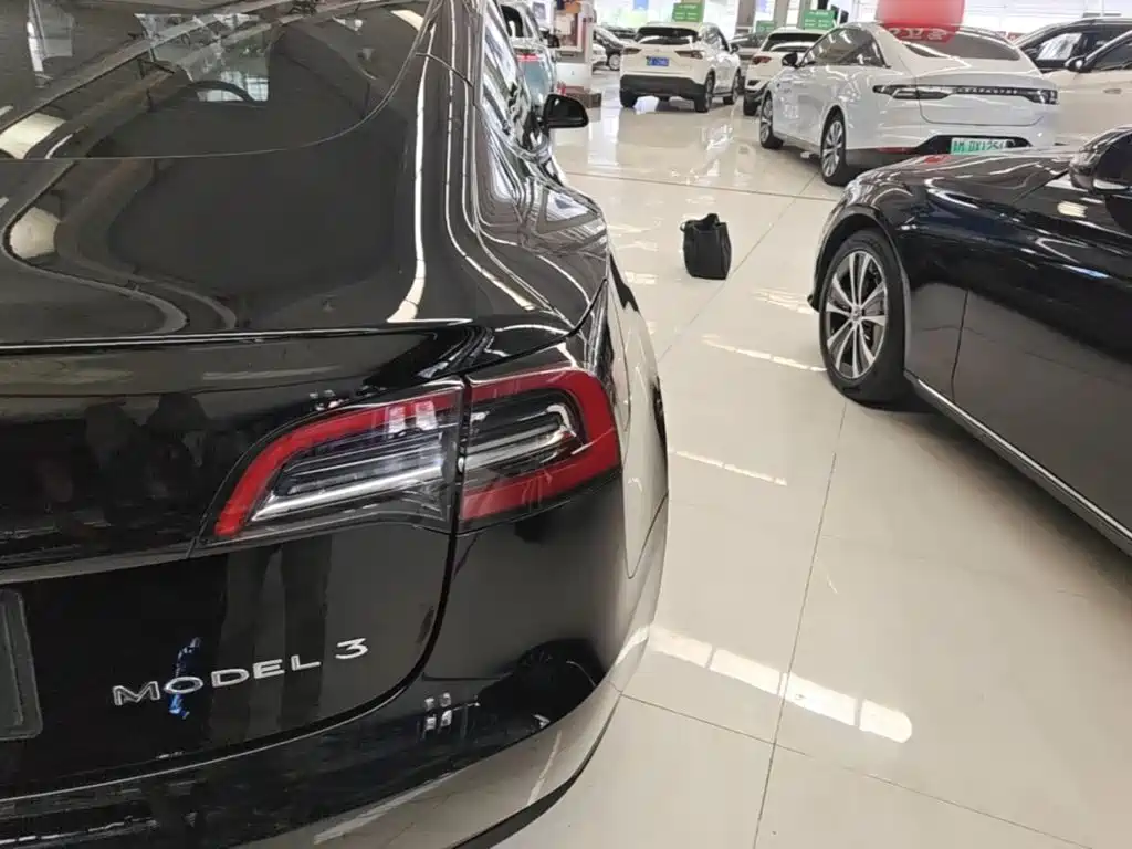 Tesla Model 3 — фото 8