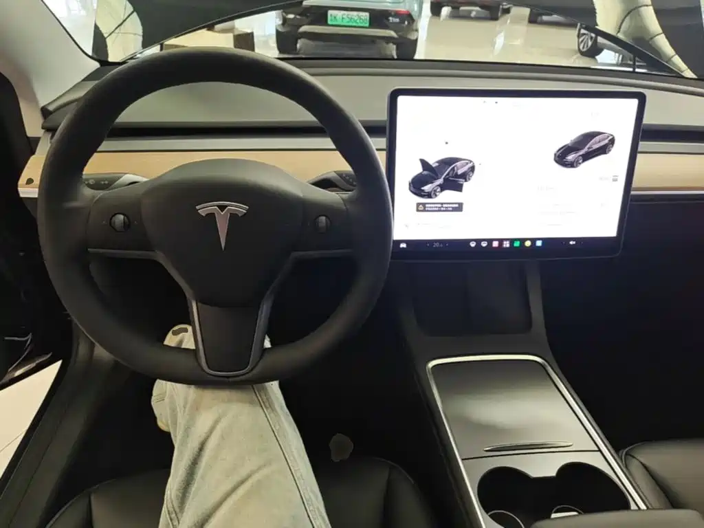 Tesla Model 3 — фото 10