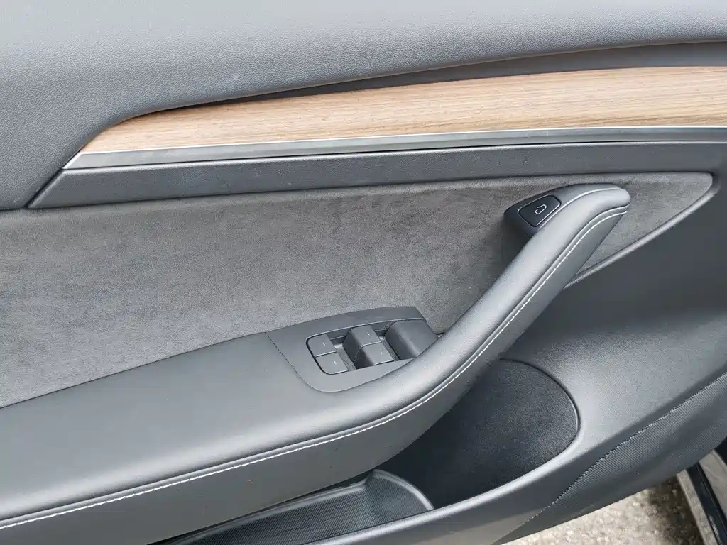Tesla Model 3 — фото 13