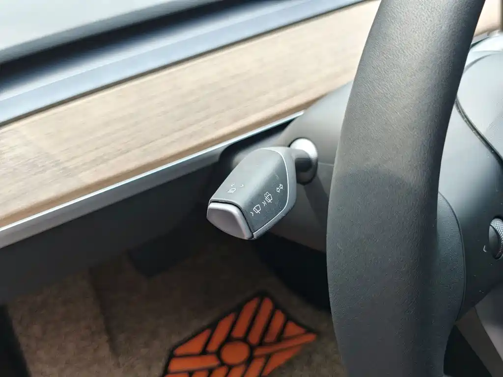Tesla Model 3 — фото 14