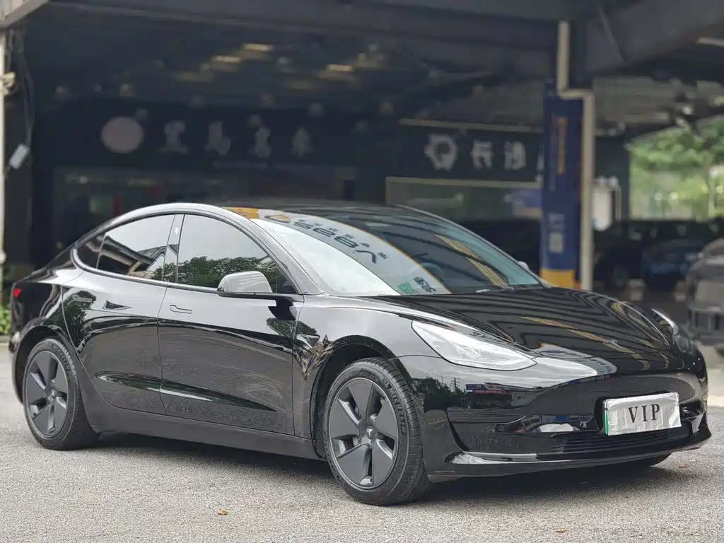 Tesla Model 3 — фото 3