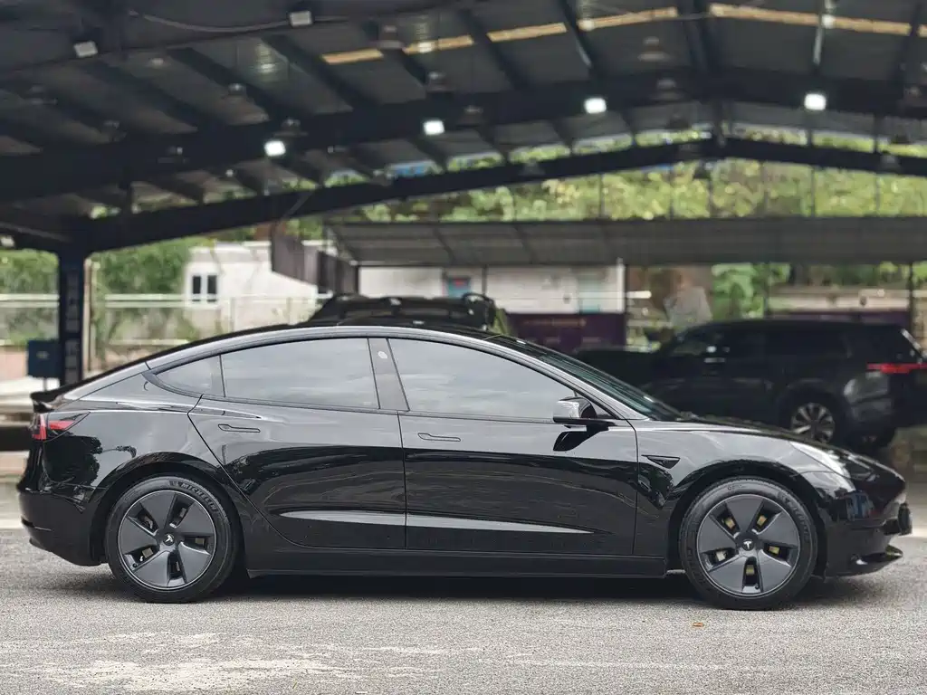 Tesla Model 3 — фото 4