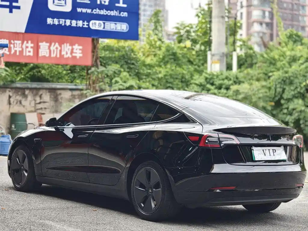 Tesla Model 3 — фото 7