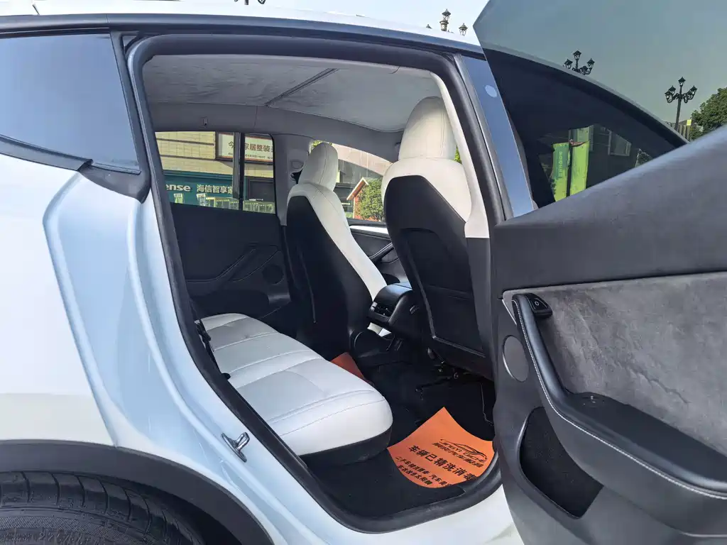 Tesla Model Y — фото 11