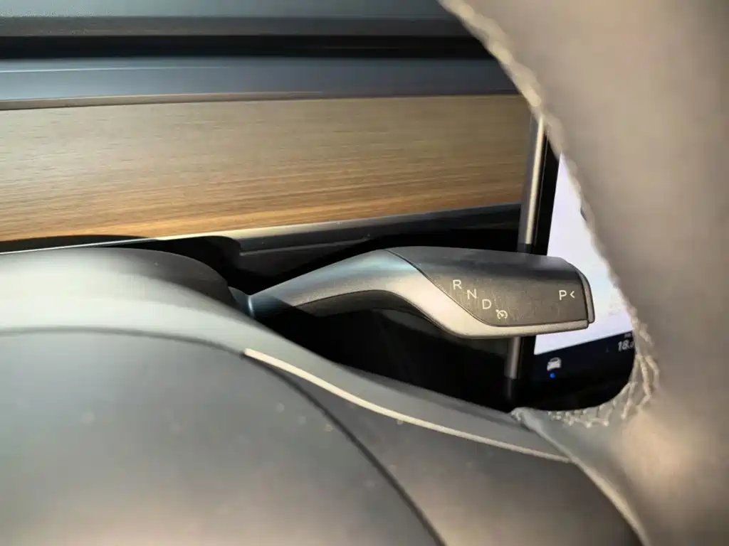 Tesla Model Y — фото 14