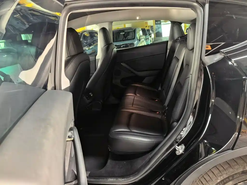 Tesla Model Y — фото 17
