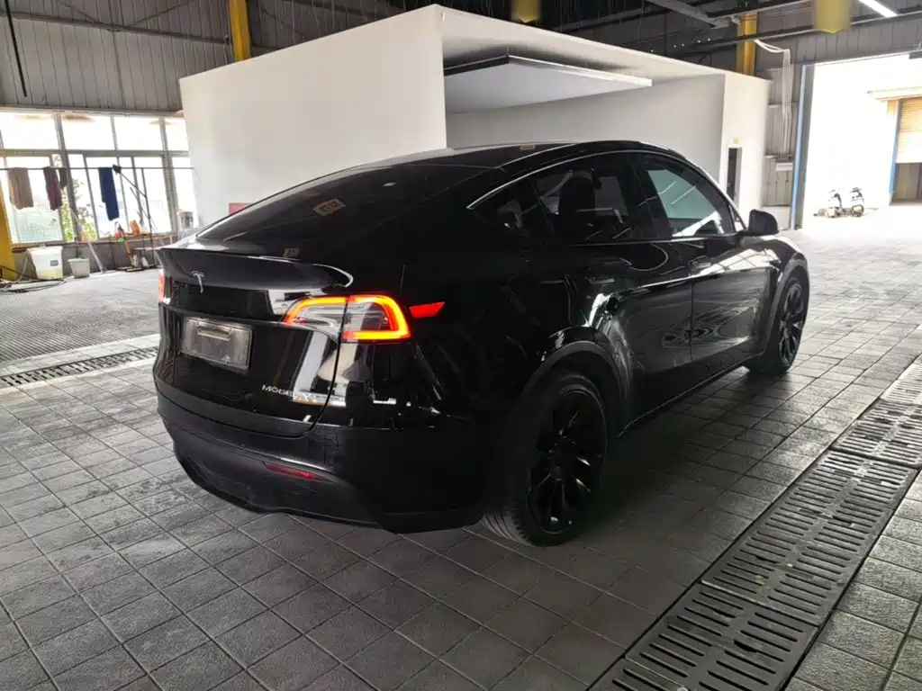 Tesla Model Y — фото 7