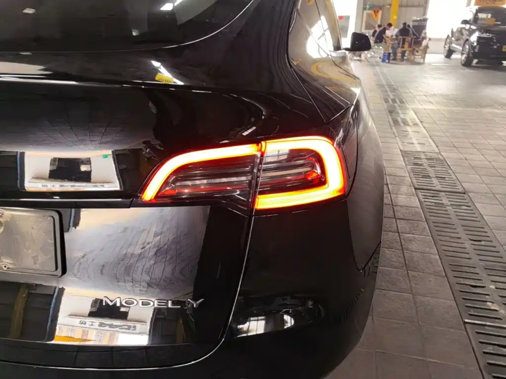 Tesla Model Y — фото 8