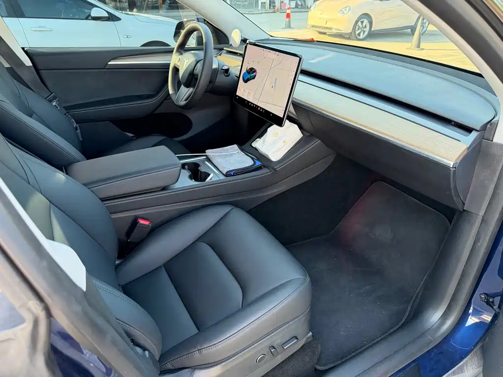 Tesla Model Y — фото 8