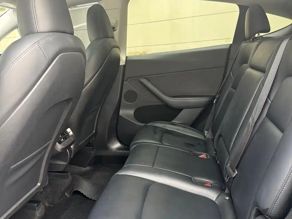 Tesla Model Y — фото 11