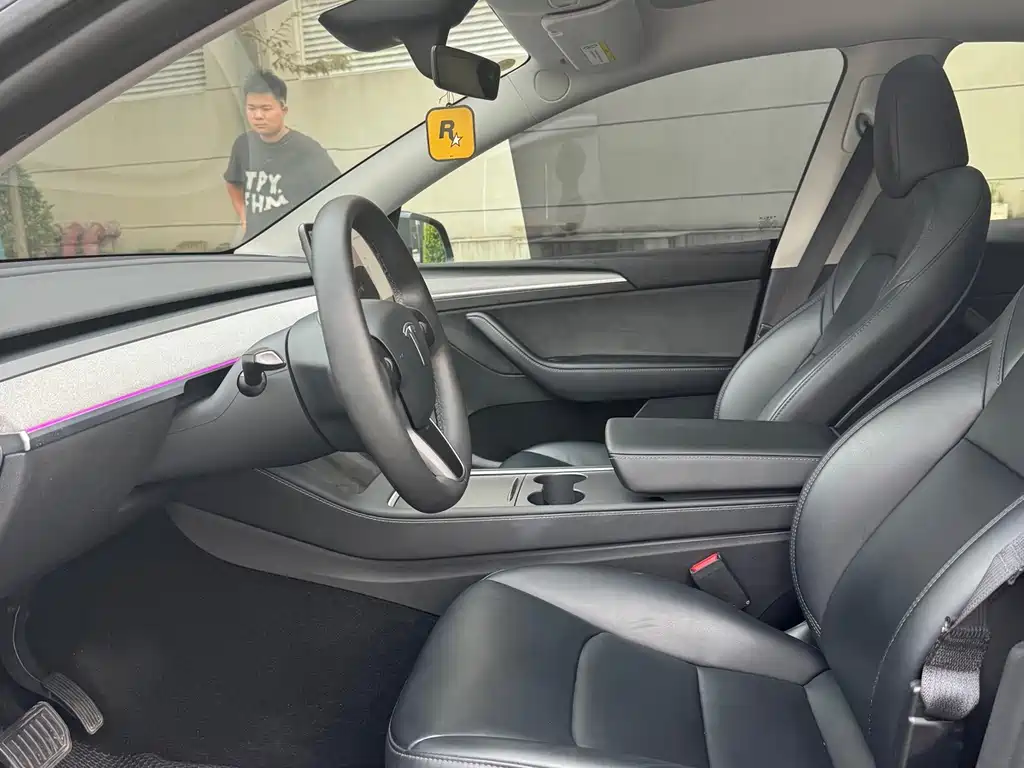 Tesla Model Y — фото 10