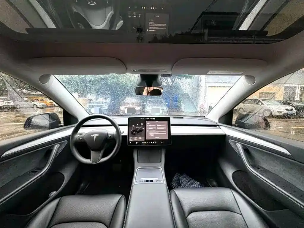 Tesla Model Y — фото 4