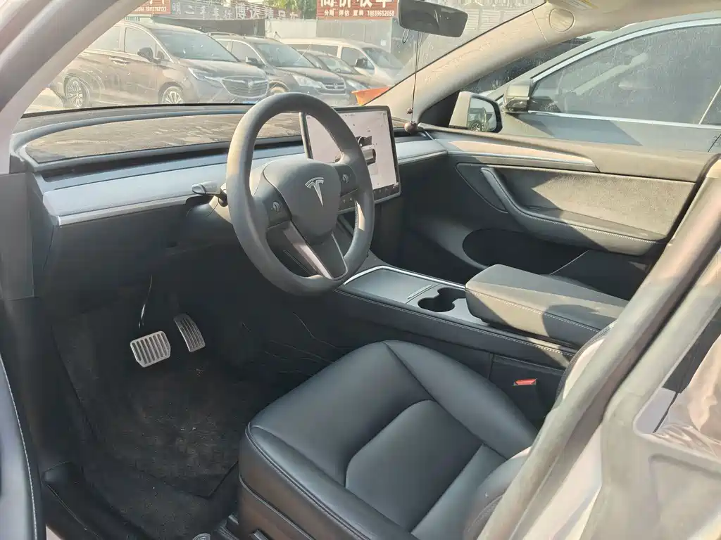 Tesla Model Y — фото 4