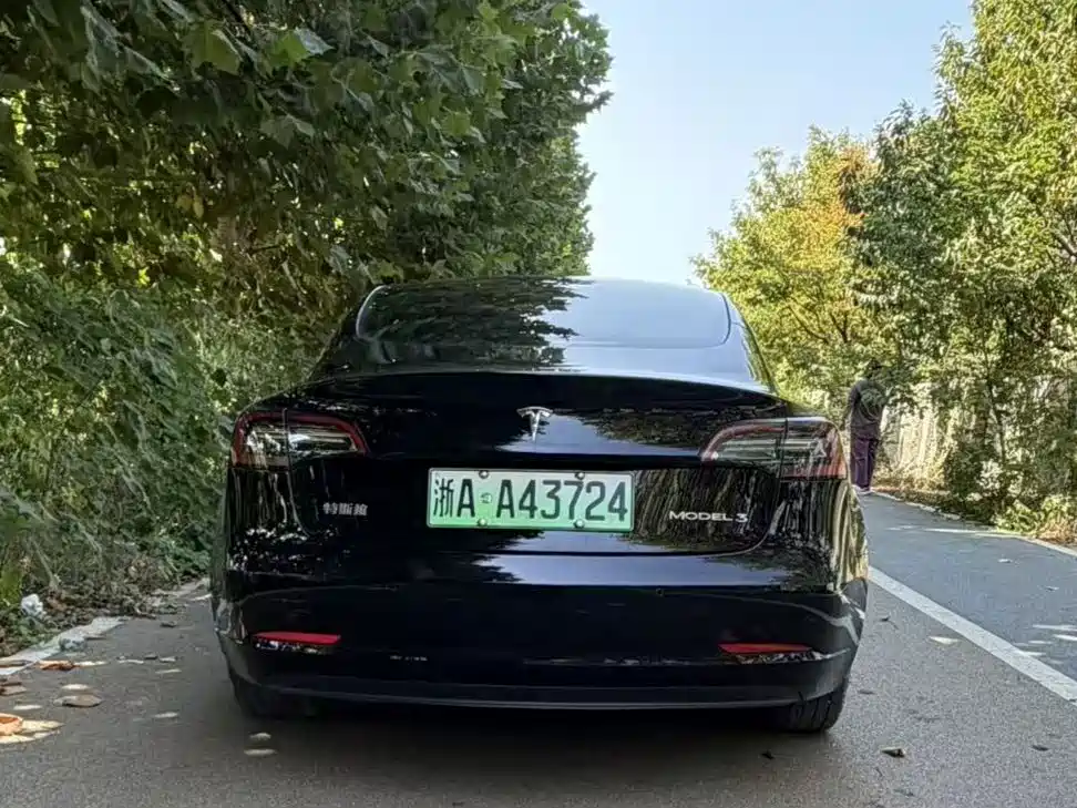 Tesla Model 3 — фото 13