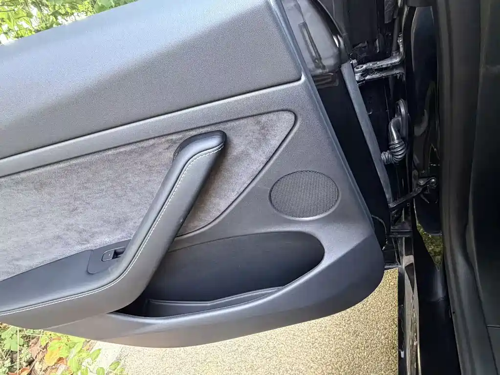 Tesla Model 3 — фото 10