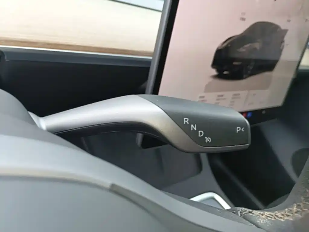 Tesla Model Y — фото 14