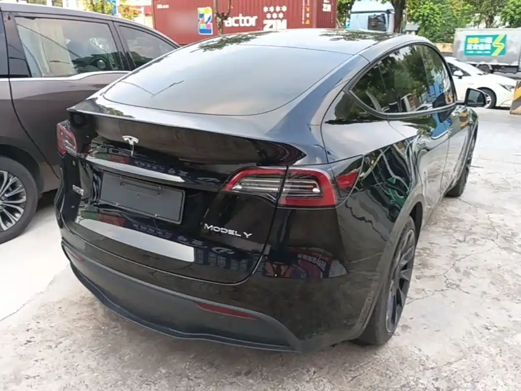 Tesla Model Y — фото 7