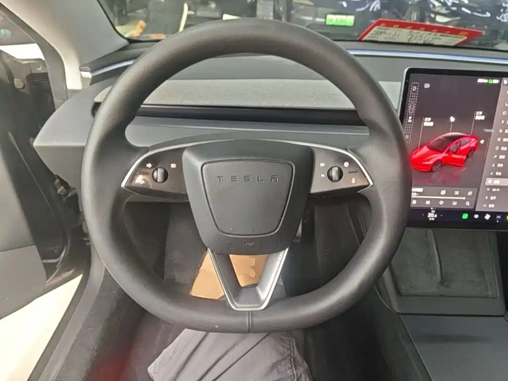 Tesla Model 3 — фото 11