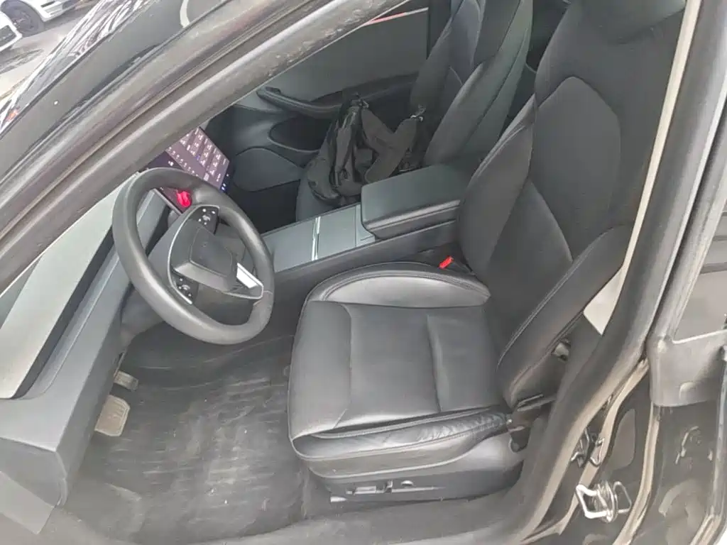 Tesla Model 3 — фото 15