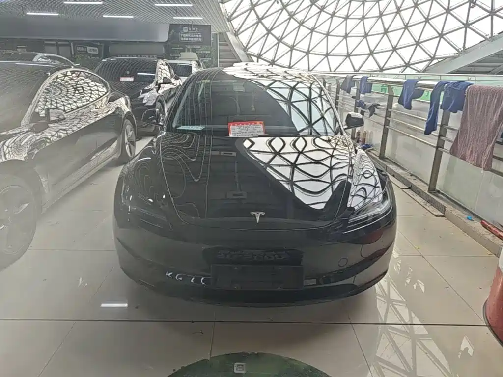 Tesla Model 3 — фото 3
